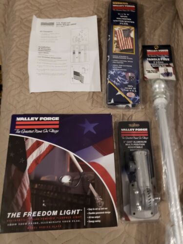 Valley Forge Aluminum 5' Residential Flag Kit q/ Flag House Bracket Solar Light