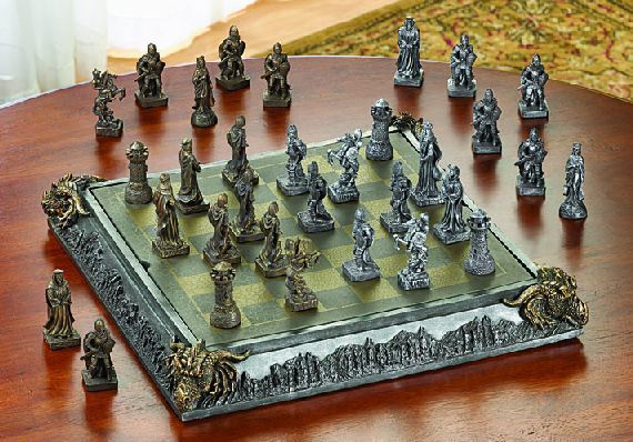 Medieval Chess Set 32 Finely Detailed Chessmen Polyresin Tempered Glass NIB