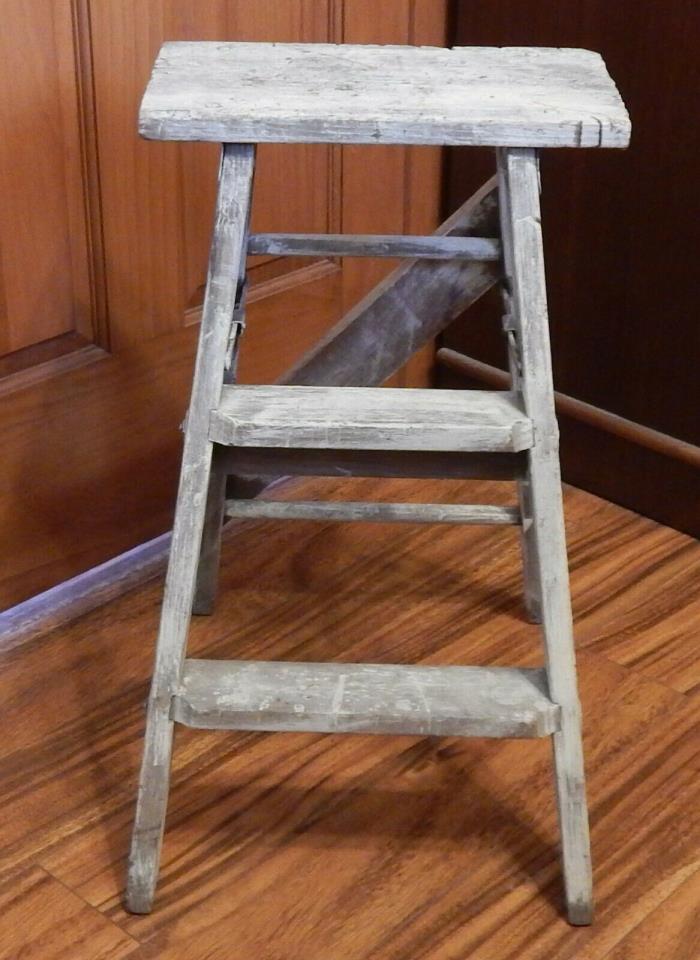 Sweet old shabby 2 step wooden ladder rustic 22
