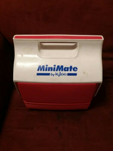 RED AND WHITE MINIMATE IGLOO COOLER BUTTON LATCH. CLASSIC LOOK