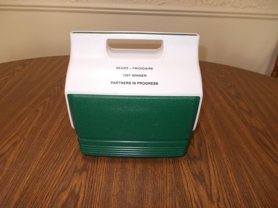 Igloo Cooler Lunch Box Mini Mate Sears Frigidaire Advertising Green & White
