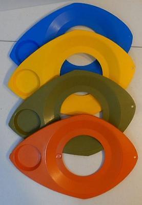 SET 4 PLASTIC PAPER PLATE & CUP HOLDERS 1975 WILPAK CAMPING PICNIC 4 COLORS