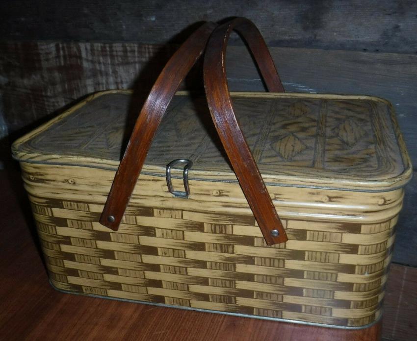 VINTAGE 1950'S PAINTED BASKET WEAVE DESIGN TIN PICNIC BASKET & WOOD HANDLES L@@K