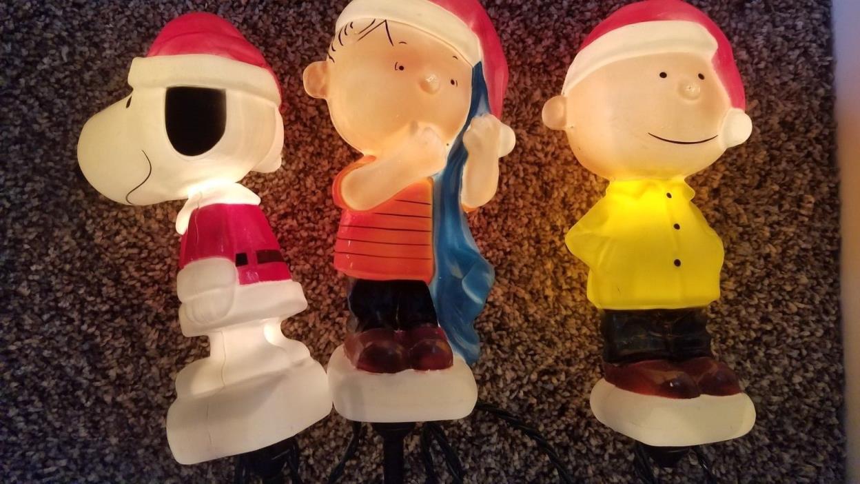 Peanuts Christmas Lighted Blow Mold Lawn Stakes Yard Decor Set Of 3 Snoopy  vtg