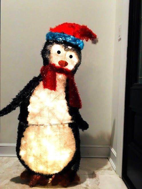 Big Lighted Prelit Penguin Sculpture Metal Frame & Tinsel Christmas yard Decor