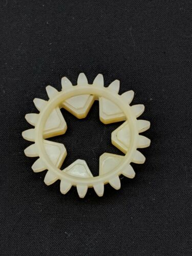 Stihl 028 WB Chainsaw Spur Gear OEM 1118 642 1506