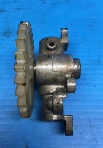 STIHL 030 031 045 056 CHAINSAW OIL PUMP / GEAR 1113 647 0400----FREE SHIPPING