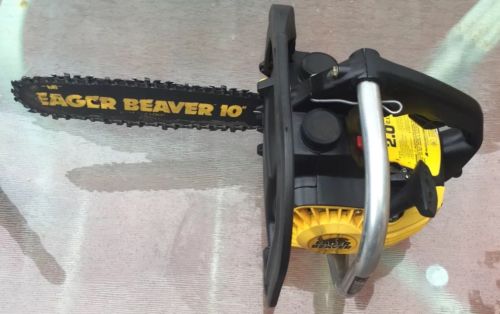Vtg McCulloch Eager Beaver 10 Inch Chain Saw 2.0 CID with 14