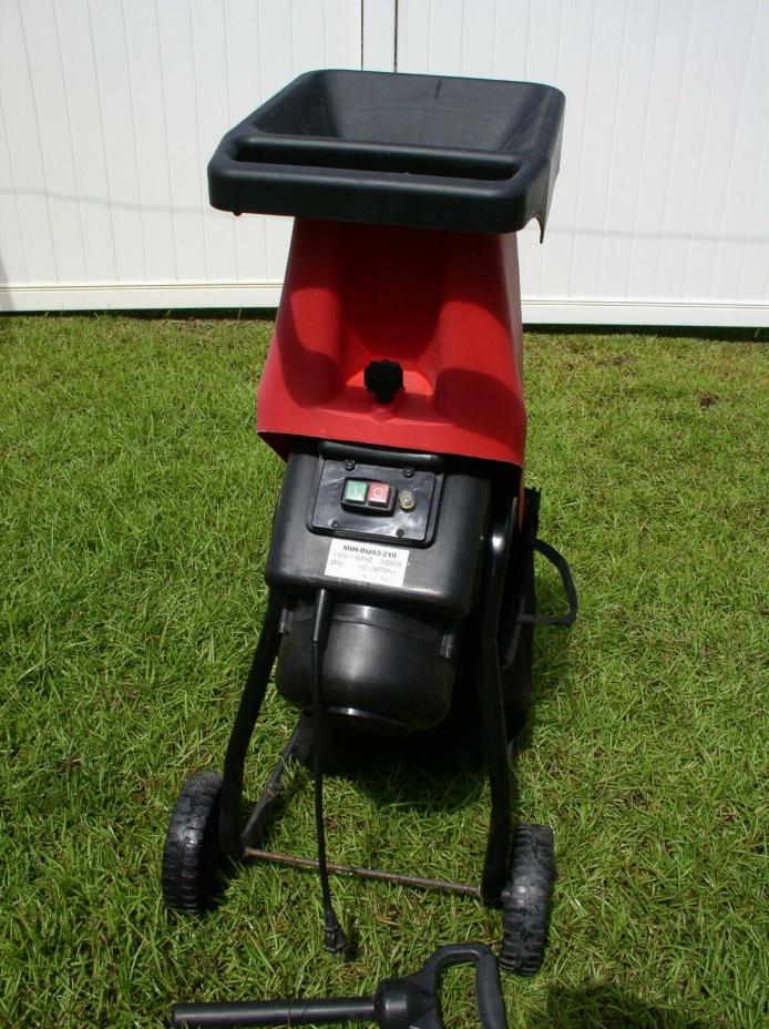 Garden Chipper Shredder 2400W/3-1/4hp/2870RPM/110V Great Condition