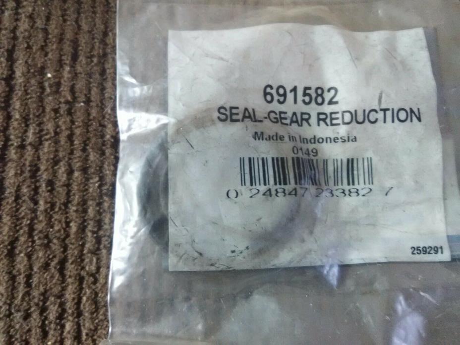 NOS OEM BRIGGS & STRATTON GEAR REDUCTION PTO SHAFT OIL SEAL 19011 691582
