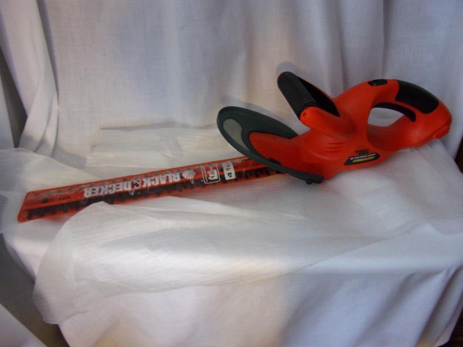 NEW Black and Decker 12 Volt Hedge Hog Trimmer CHT400 Bare Tool