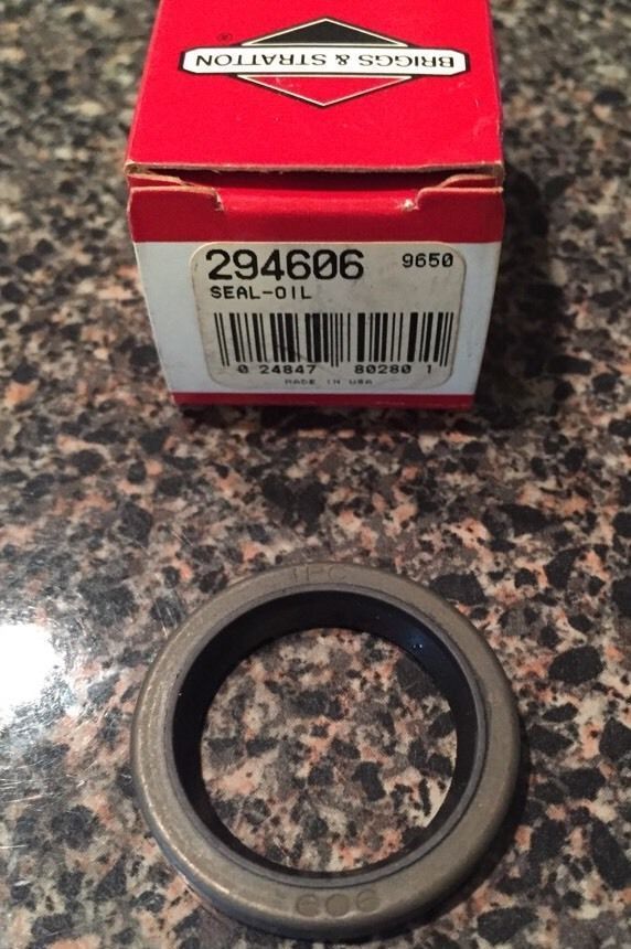 Briggs & Stratton - OEM - NOS - 294606 - Oil Seal