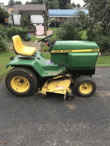 John Deere  Lawn Mower 300