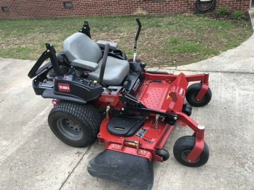 toro zero turn lawn mower 60” Commercial 3000 Series Only 81 Hrs