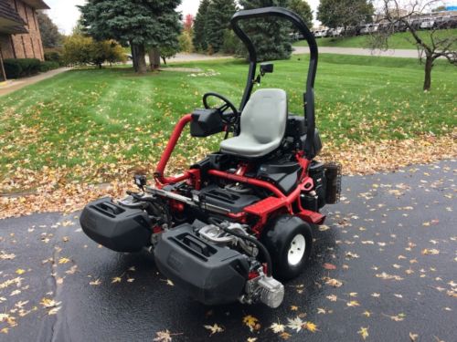 2012 Toro Greensmaster TriFlex™ Hybrid 3320