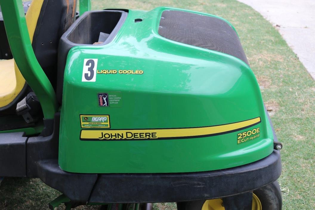 John Deere 2500E reel mower in excellent condition.