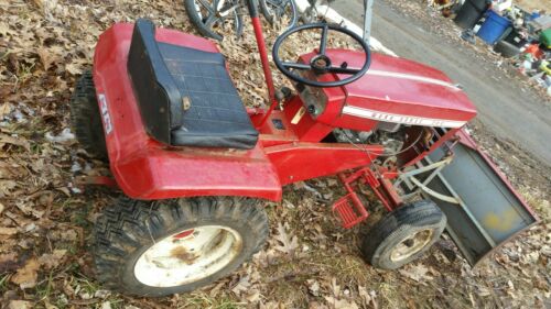 Vintage Wheel Horse 700 lawn travtor w plow in ny