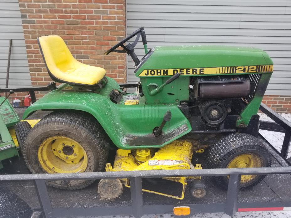 John Deere 212 Lawn Tractor