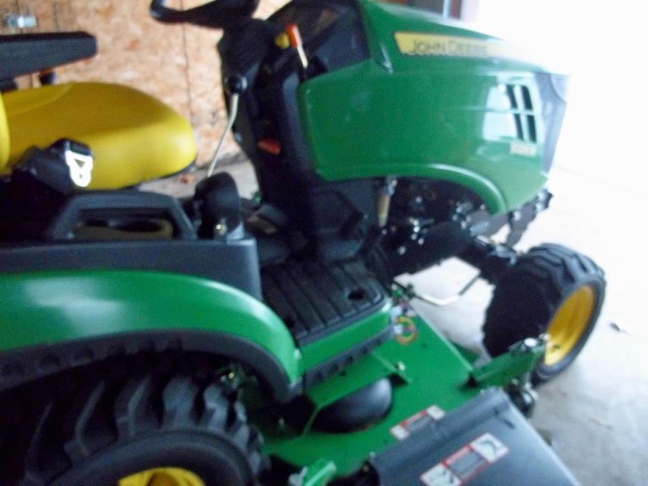 John Deere 1025R SubCompact Utility Tractor only 87 hrs w/ 60