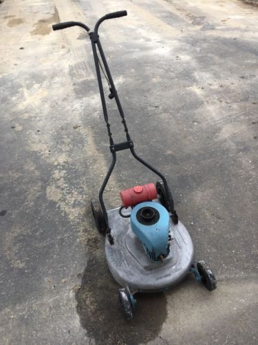 VINTAGE WARDS LAKESIDE QUALITY PUSH MOWER W/CLINTON MOTOR VS200