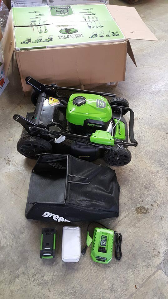 Greenworks 21-Inch 40V Brushless Cordless Mower, Two 2.5 AH Batteries Included