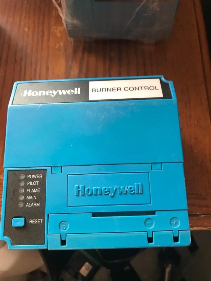 Honeywell RM7890A1015 Burner Control with  R7847A1082 Amplifier