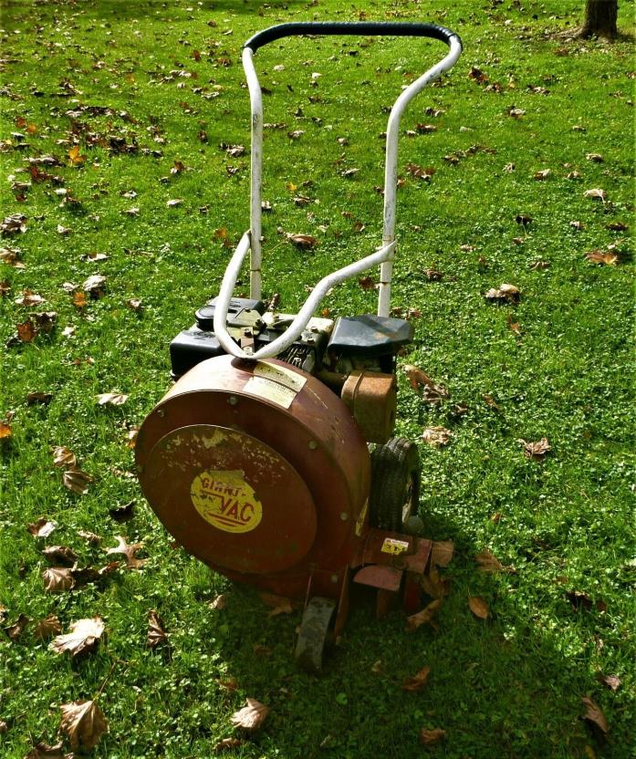 GIANT-VAC LEAF BLOWER 8 H.P. INDUSTRIAL BRIGGS AND STRATTON MOTOR