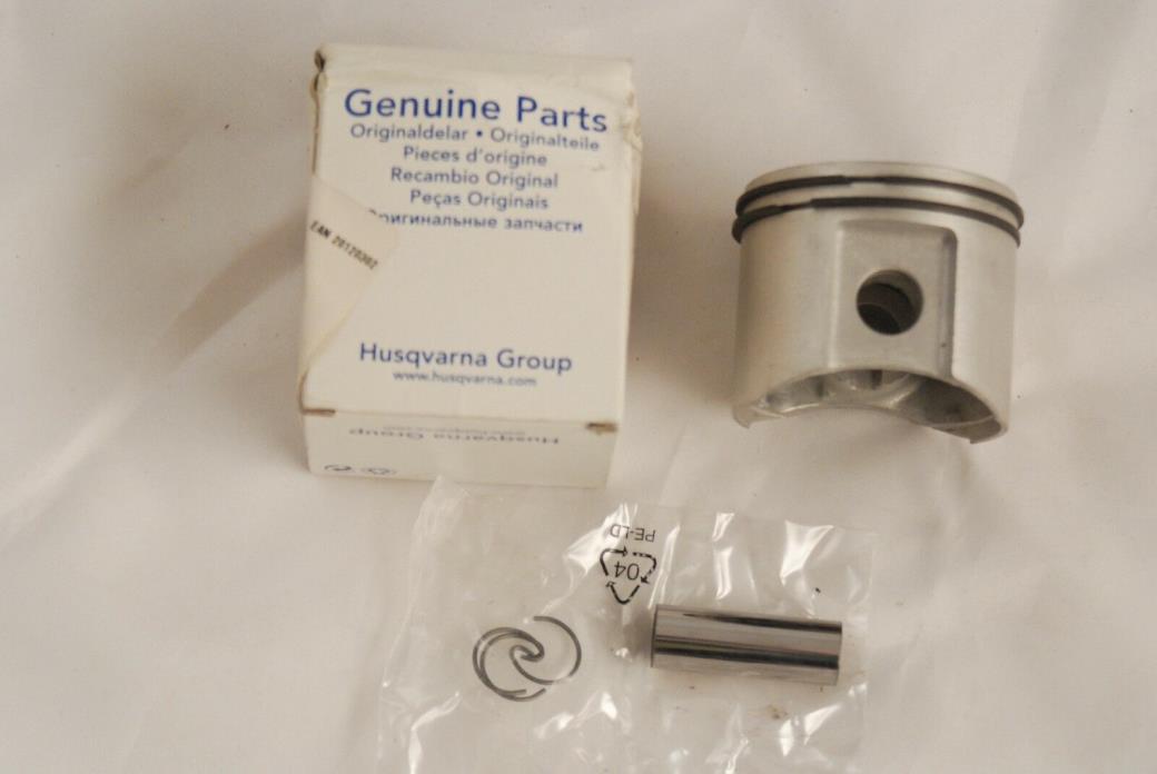 Genuine Husqvarna 390 OEM  Piston Assembly NOS part # 537 42 02-02