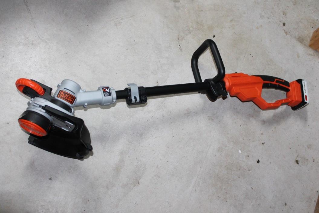 Black & Decker Trimmer Edger LST400 Lithium 20V Max w/Battery LBXR20