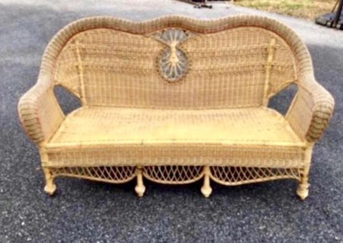 wicker sofa 5'x2.5'x3.5'