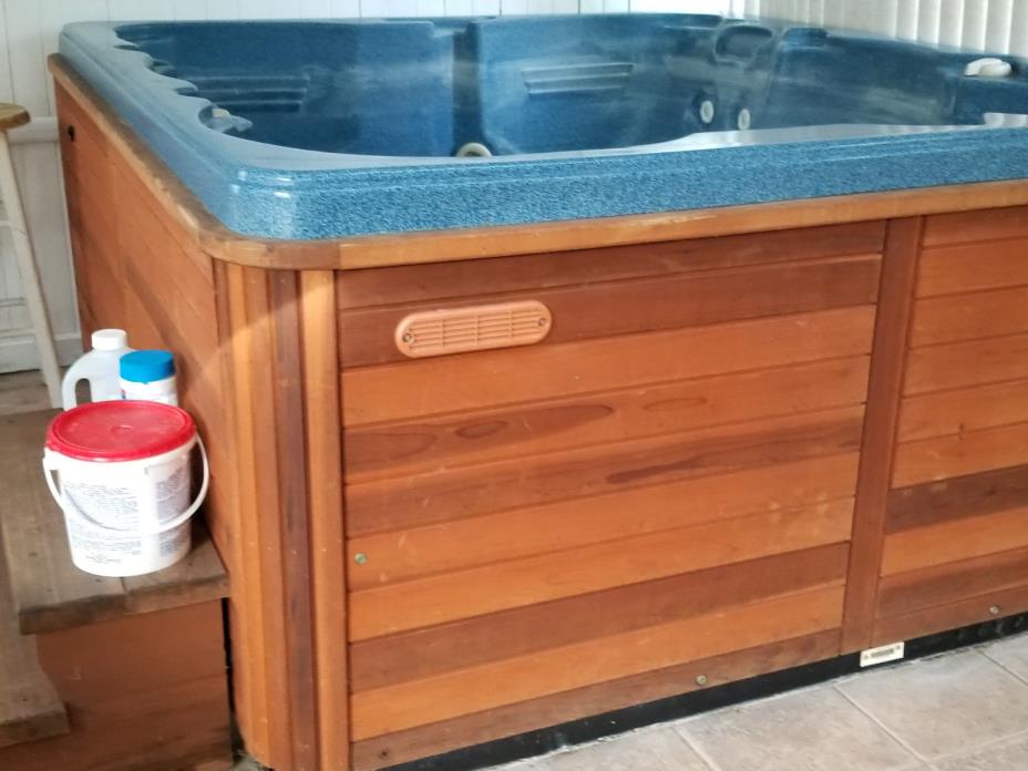 Reflections Hot Tub Spa Jacuzzi used 6+ people many jets You Haul pre owned