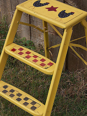 VINTAGE METAL YELLOW HP GINGHAM RUSTIC STEP LADDER PRIMITIVE COUNTRY KITCHEN