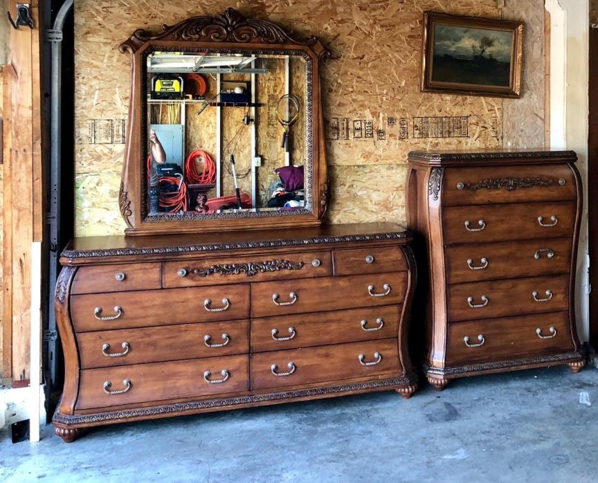 Antique Ashley Furniture bedroom set bed stand and dressor drawers with mirror