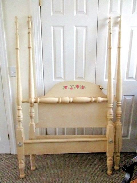 Twin Canopy/Poster Bed  Wood Painted Ivory LPO