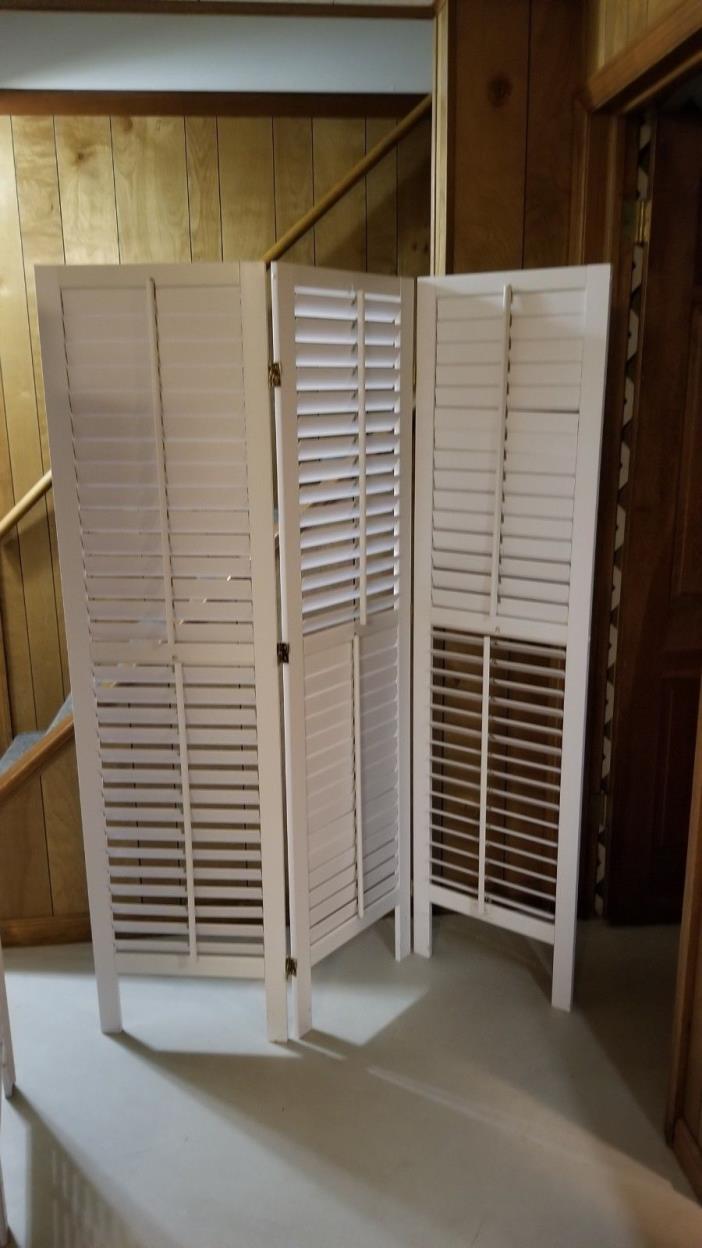 2 wooden shutter room dividers