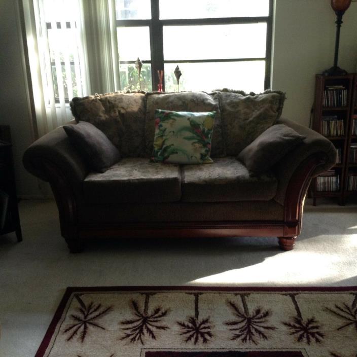 LOVE SEAT AND LARGE CHAIR EXCELLENT CONDITION