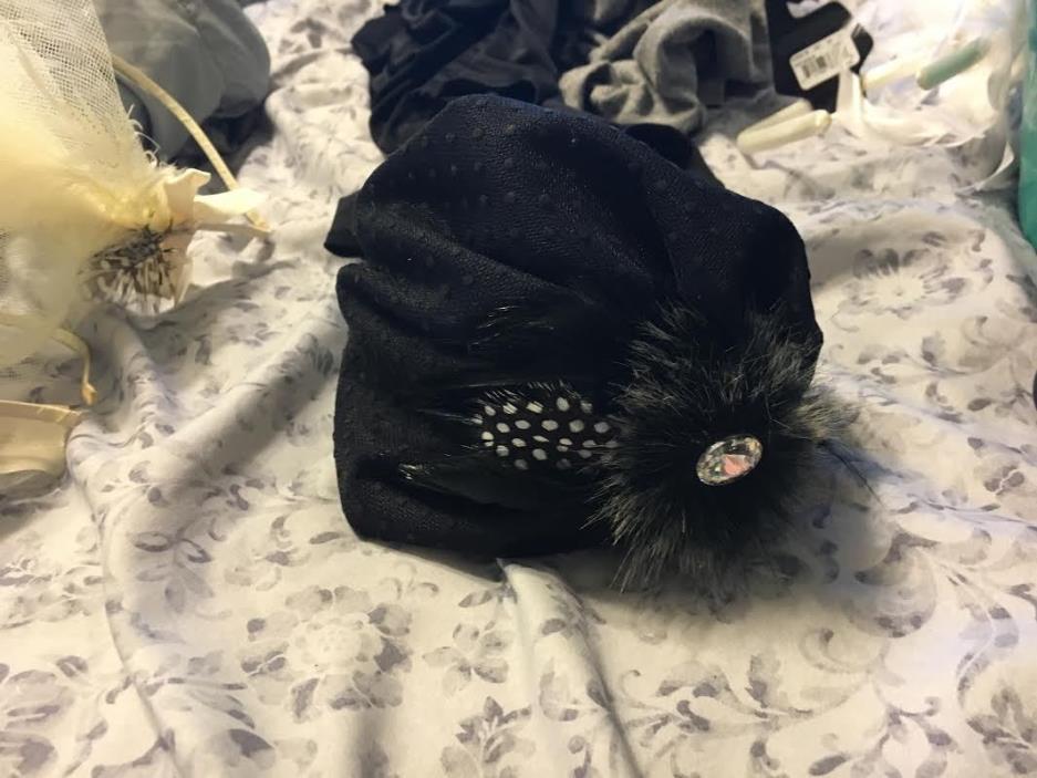 NEW VINTAGE BLACK FEATHER  HAT WEDDING BRIDAL FASCINATOR HANDMADE