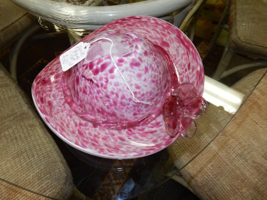 CRANBERRY PINK AND WHITE ART GLASS HAT  ART MODERN  GLASS HAT