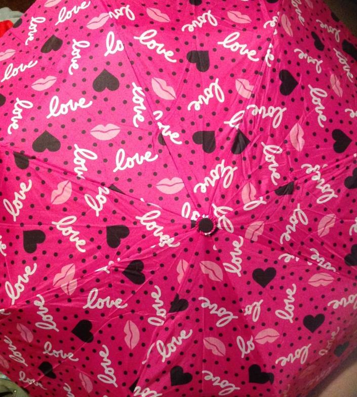BETSEY JOHNSON Umbrella DESIGNER AUTO Compact Pop Art  PINK ROSE Lips NEW Heart