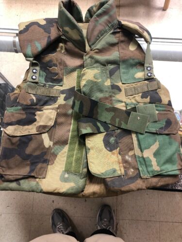 US ARMY Military Body Armor Fragmentation Protective Vest Camouflage Small 1982