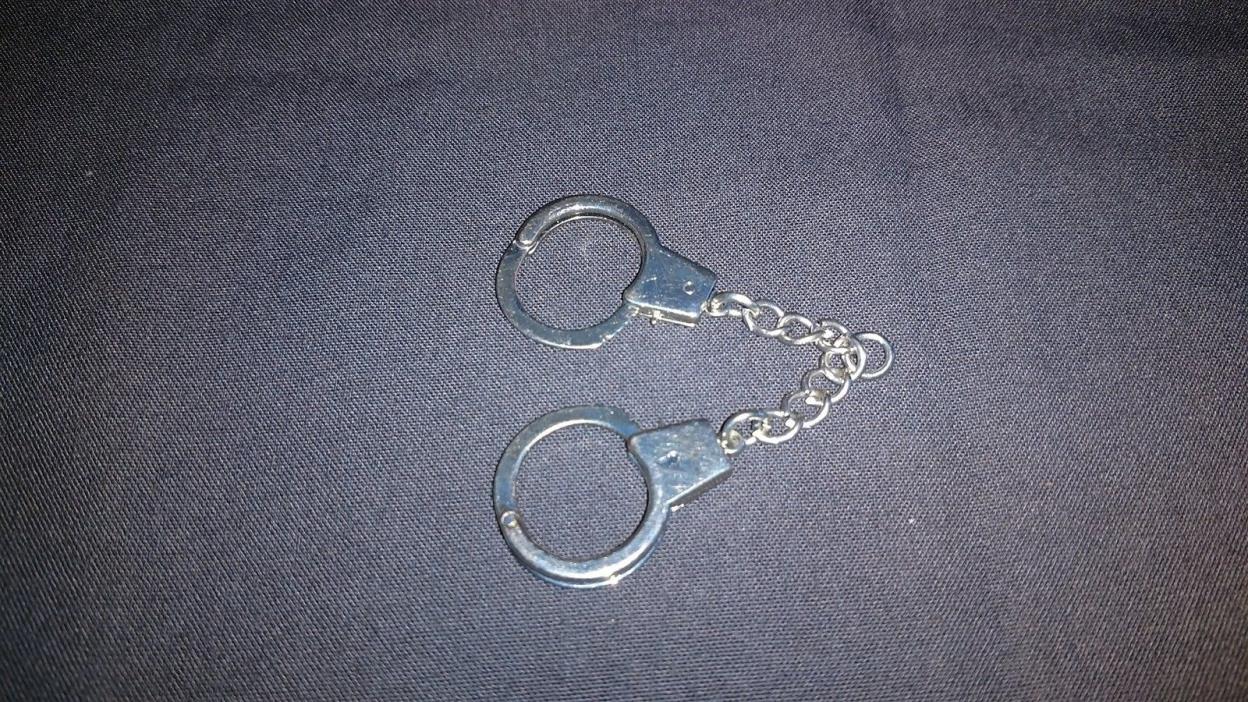Set of Mini Handcuffs Thumb Cuffs