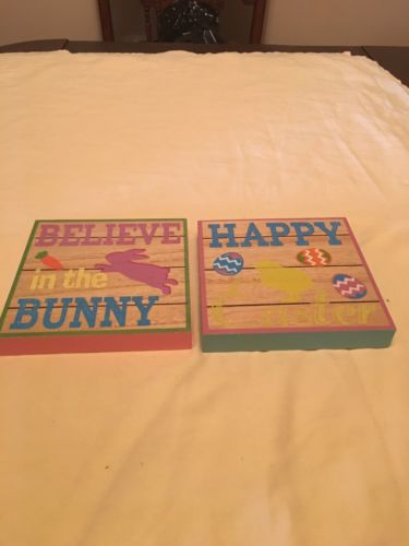 WOODEN EASTER PLAQUES SET OF 2