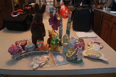 12 Easter decorations and toys