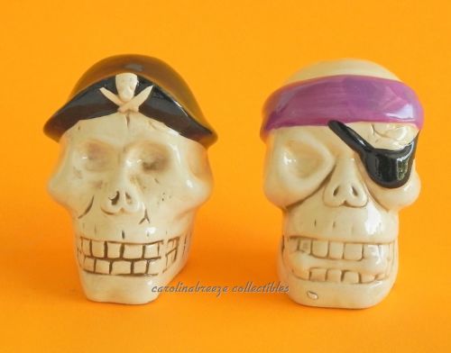 Pirate Skulls Halloween Salt & Pepper Set Ceramic NIB