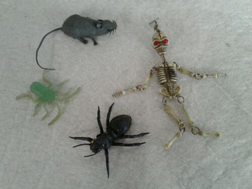 HOLLOWEEN DECORATIONS SKELTON WITH RED EYES SPIDERS AND RAT
