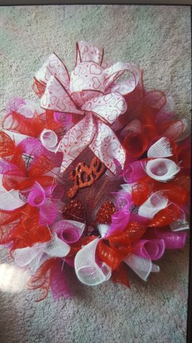 VALENTINES MESH HEARTS OF FIRE WREATH
