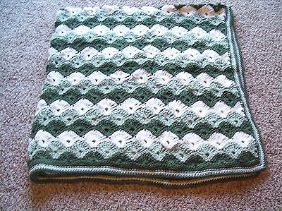 Pretty crochet handmade Shell 64x62 afghan blanket green+soft white