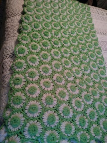Vintage 62x60 Crochet Blanket Floral Daisy Flowers Afghan Throw Pop Art Green
