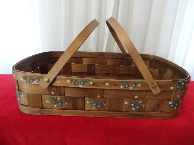 Decorative Casserole Dessert Serving Basket w/ Carrying Handles Blueberry Detail