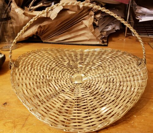 VINTAGE LIGHTWEIGHT FLAT SHINY GOLD WOVEN METAL BASKET WITH HANDLE